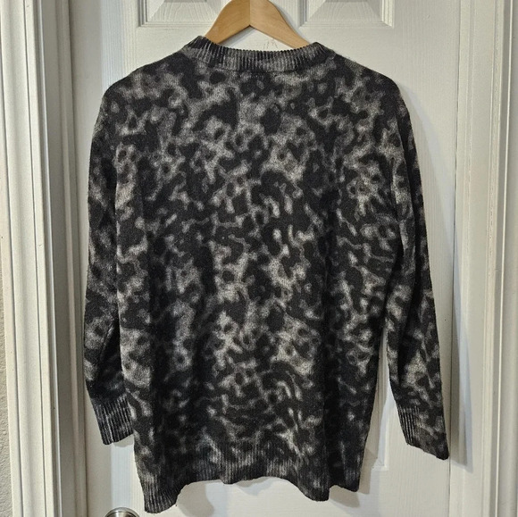 LINE ANIMAL PRINT SWEATER - Picture 4 of 4